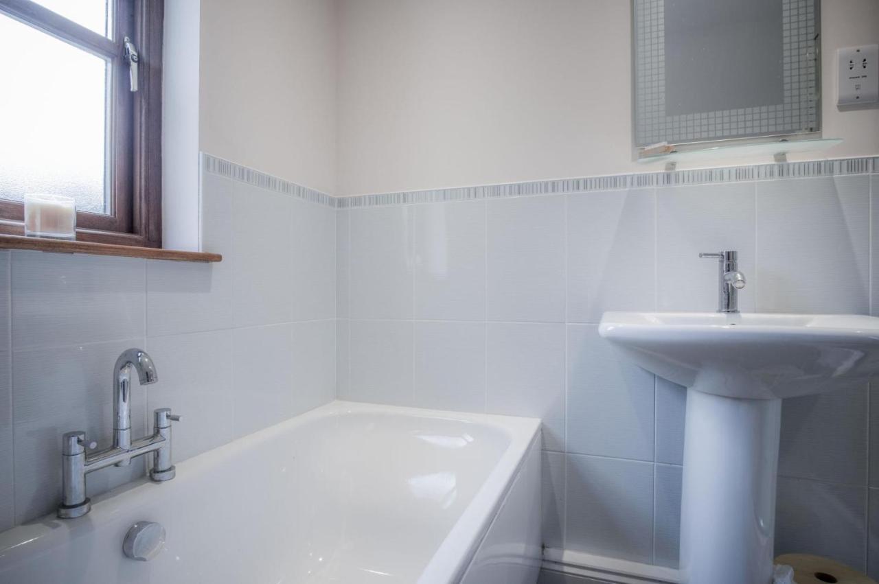 Llais Afon - 3 Bedroom Holiday Home - Fishguard Esterno foto