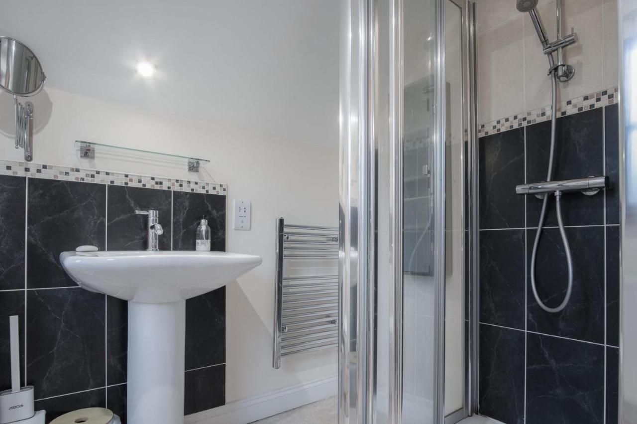 Llais Afon - 3 Bedroom Holiday Home - Fishguard Esterno foto